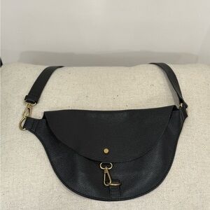 EUC Banana Republic Black Leather Saddle Crossbody Bag